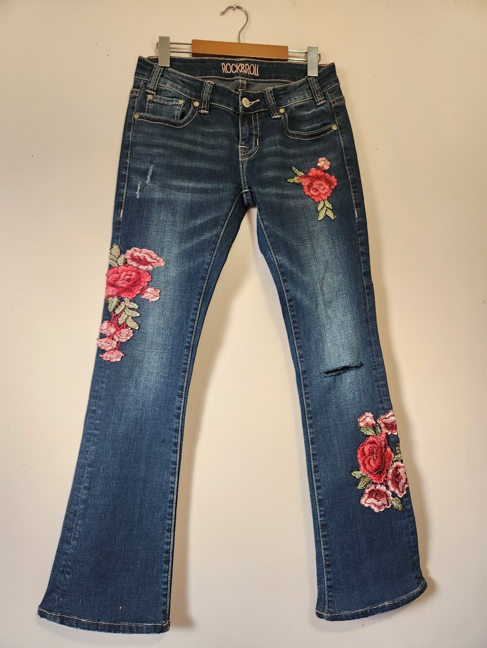 Rock & Roll Cowgirl Rose Embroidered Distressed Bootcut Jeans 27x31